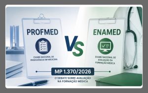 Ilustração comparando Enamed e Profimed, destacando o debate sobre a MP nº 1.370/2026 e os diferentes modelos de avaliação da formação médica no Brasil.